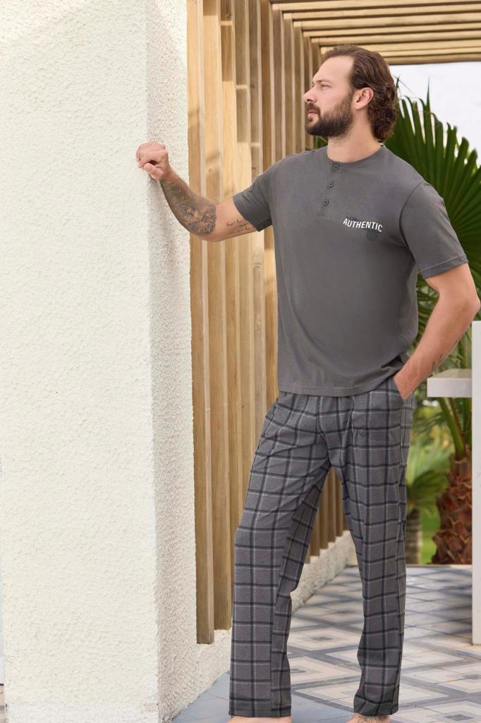 Aydoğan Erkek Yarım Düğmeli Kısa Kollu Pijama Takımı – Authentic Baskılı, Ekose Desenli Alt