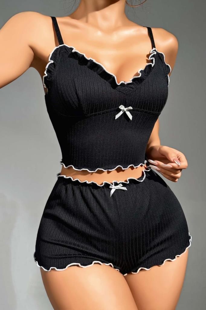 Kadın Siyah Fırfırlı Pijama Takımı