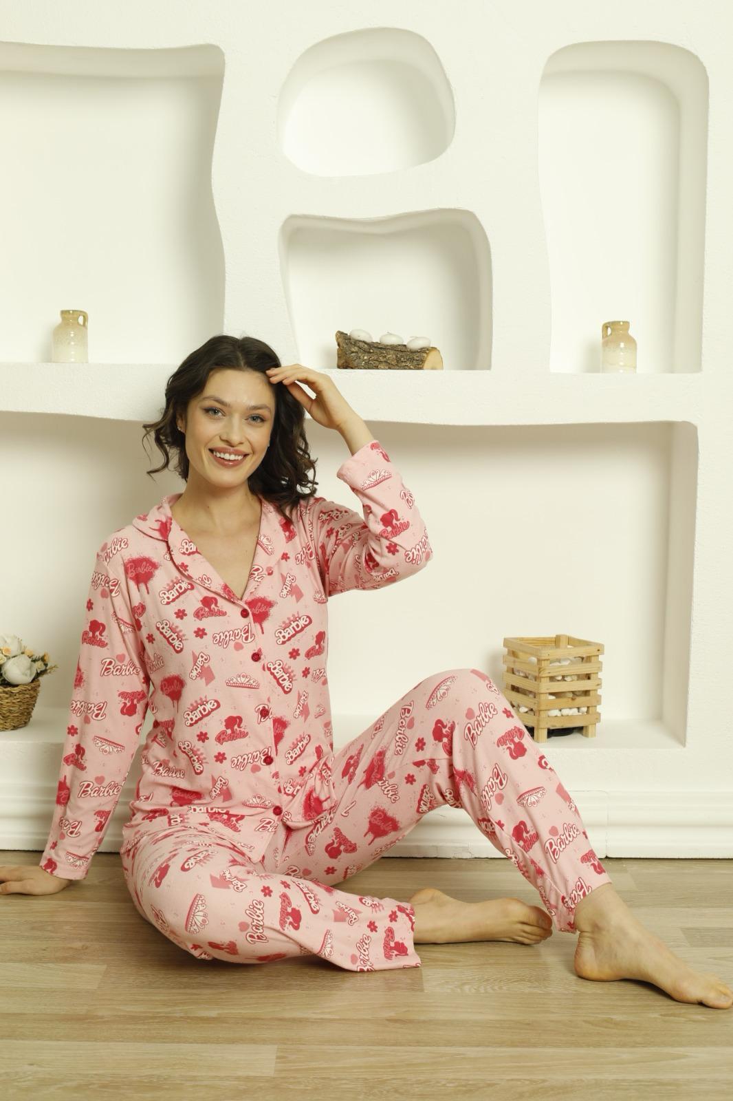 Kadın Barbie Desenli Düğmeli Kısa Kollu Pijama Takımı