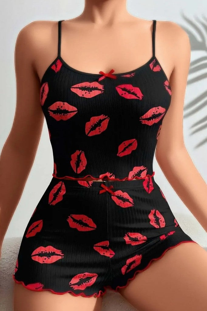 Siyah Pembe Öpücük Desenli Pijama Takımı